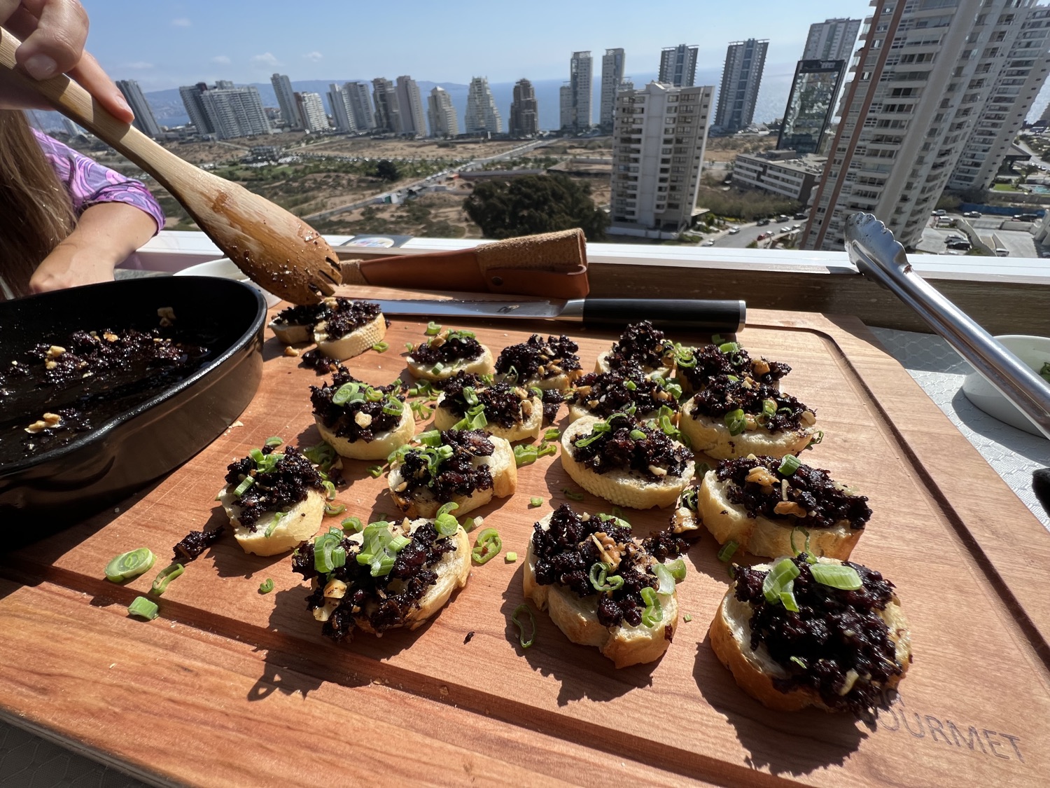 Prietas con cebollín a la parrilla